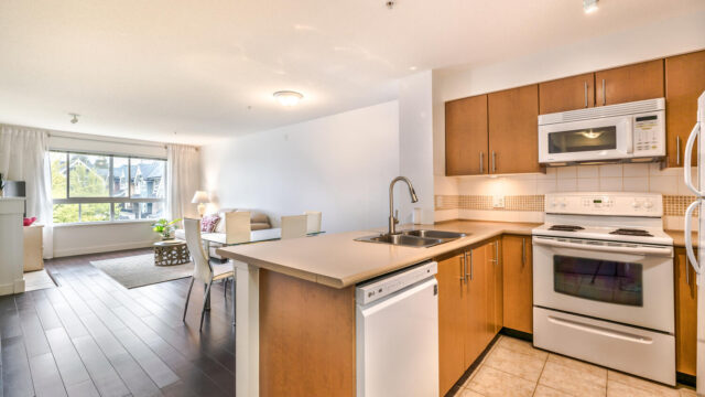 2-Bedroom Apartment in The Brittany at Champlain Gardens