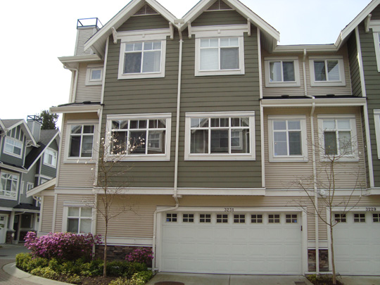 Rarely Available 4 Bedrooms Townhouse in Champlain Gardens